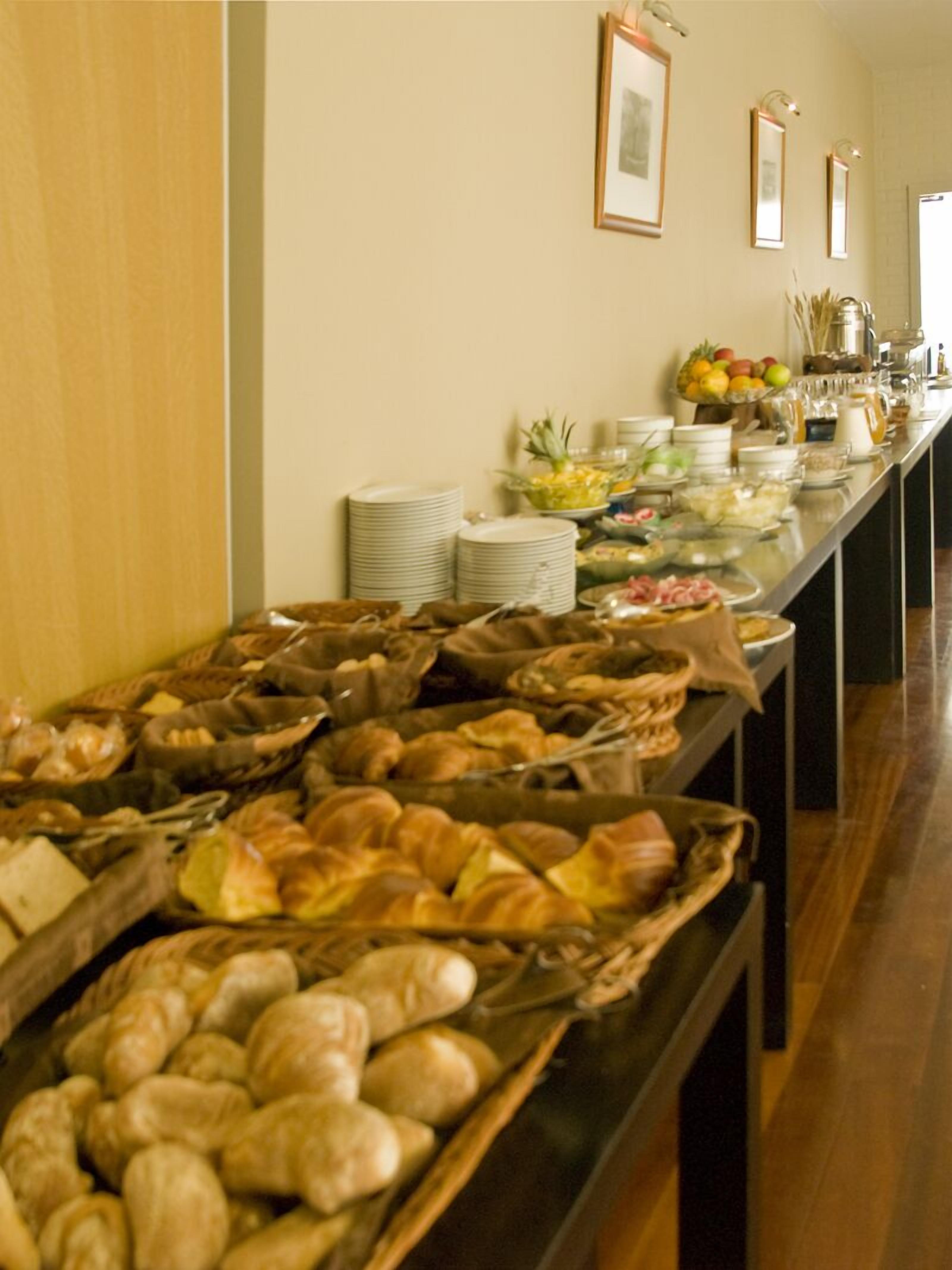 فطور أوروبي مجانًا يوميًا