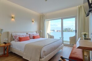 Deluxe Double Room with Balcony | Minibar, Zimmersafe, Schreibtisch, Bügeleisen/Bügelbrett