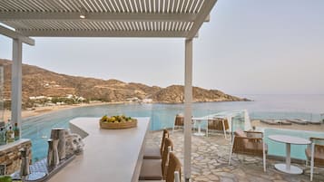 Poolside bar