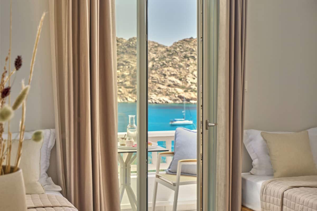 family suite, sea view | 1 bedroom, premium bedding, minibar, in-room safe