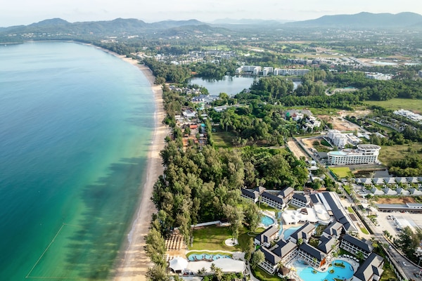 Private beach, white sand, sun loungers, beach umbrellas