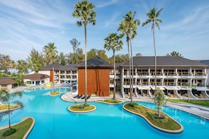 4 piscinas al aire libre, sillones reclinables de piscina