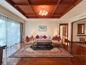 Living area - Amora Beach Resort Phuket (Choeng Thale)
