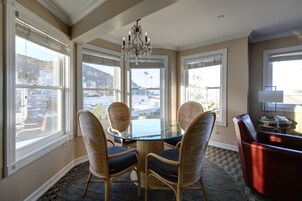 全景顶层房, 1 间卧室, 海洋景观 | 客房内用餐