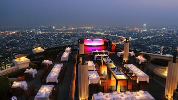 5 restaurants, dinner served