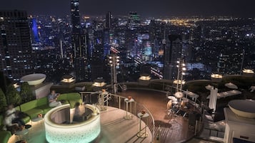 6 bars/lounges, rooftop bar
