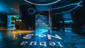 6 bars/lounges, rooftop bar