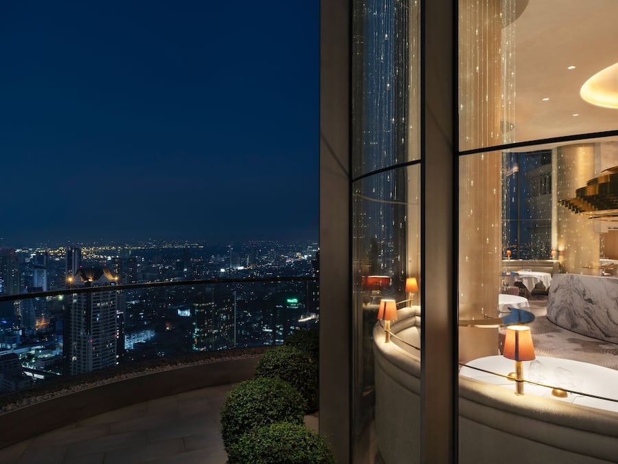 5 restaurants, dinner served, French cuisine