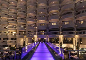 5 restaurants, dinner served, French cuisine