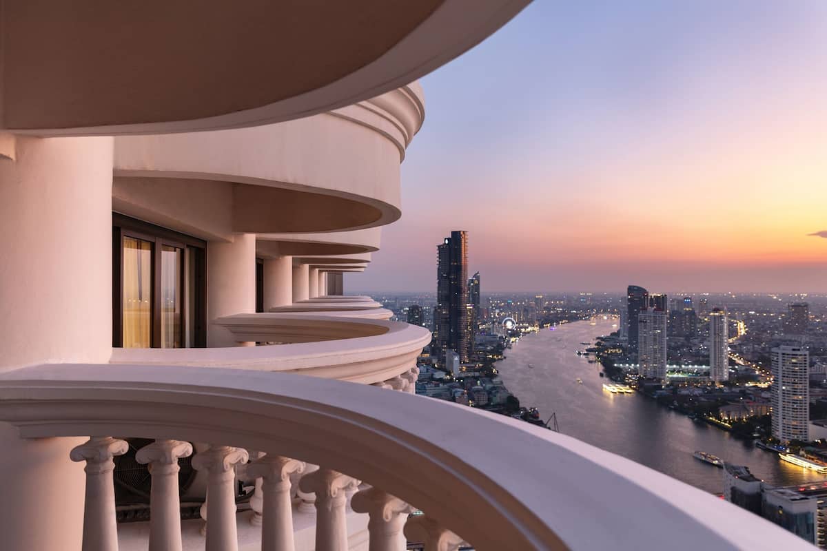 Tower Club Suite River View with Lounge | Balkongutsikt