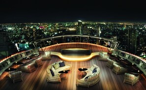 6 Bars/Lounges, Bar auf der Dachterrasse