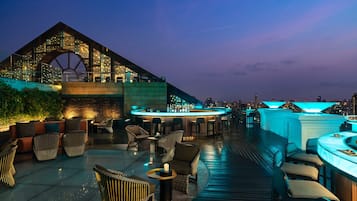 6 bars/lounges, rooftop bar