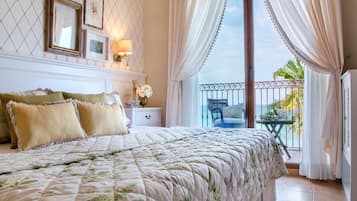 Minibar, in-room safe, desk, laptop workspace