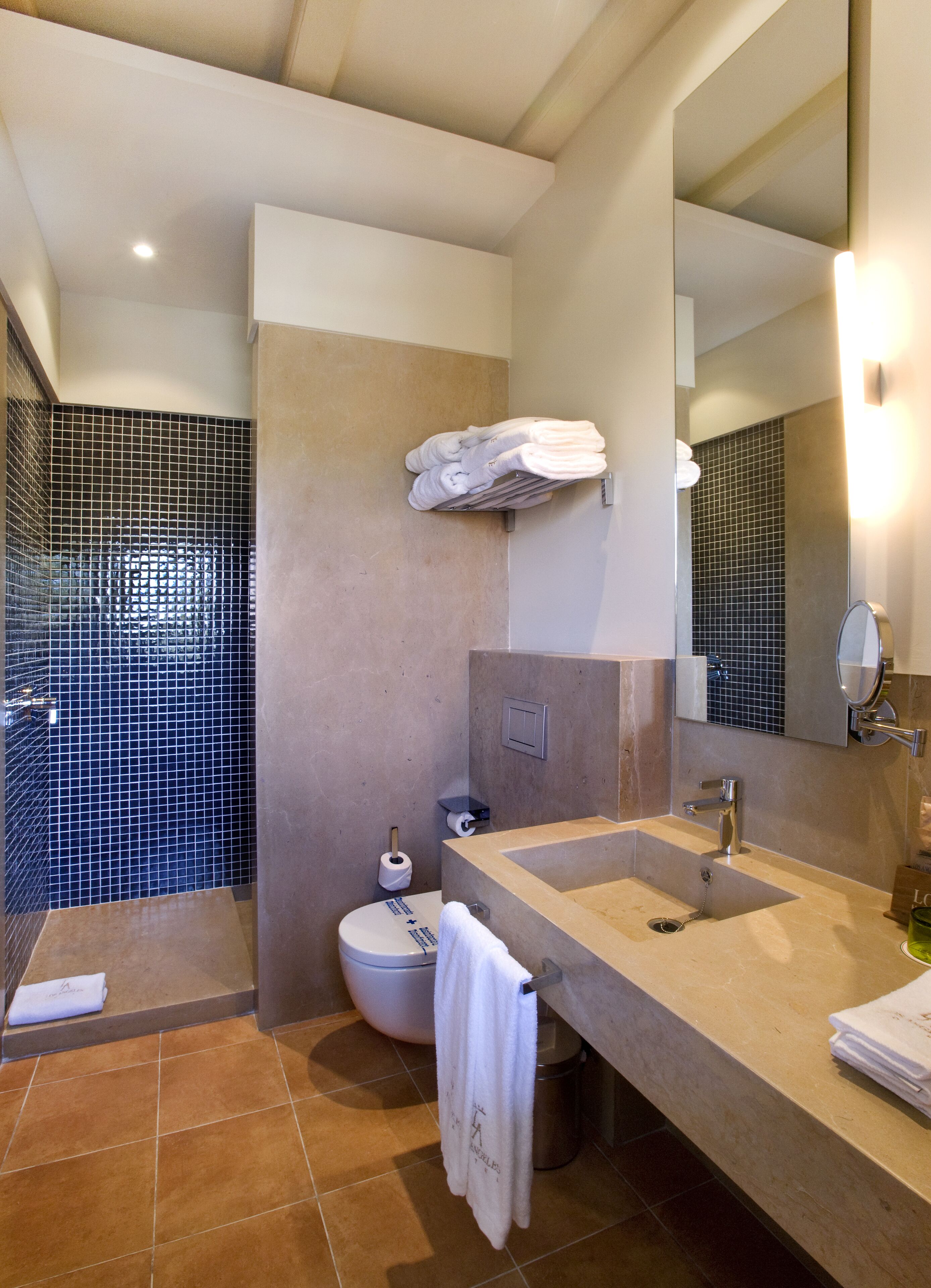 superior room, sea view | bathroom | free toiletries, hair dryer, bidet, towels