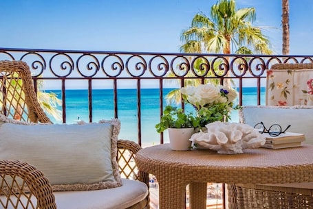 Junior Suite Mediterráneo | Terraza o patio. Hotel Los Ángeles