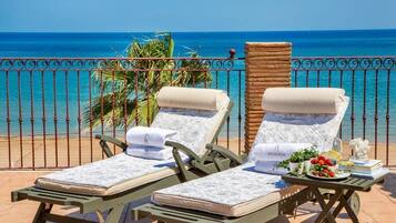 Junior Suite Mediterráneo | Terrace/patio