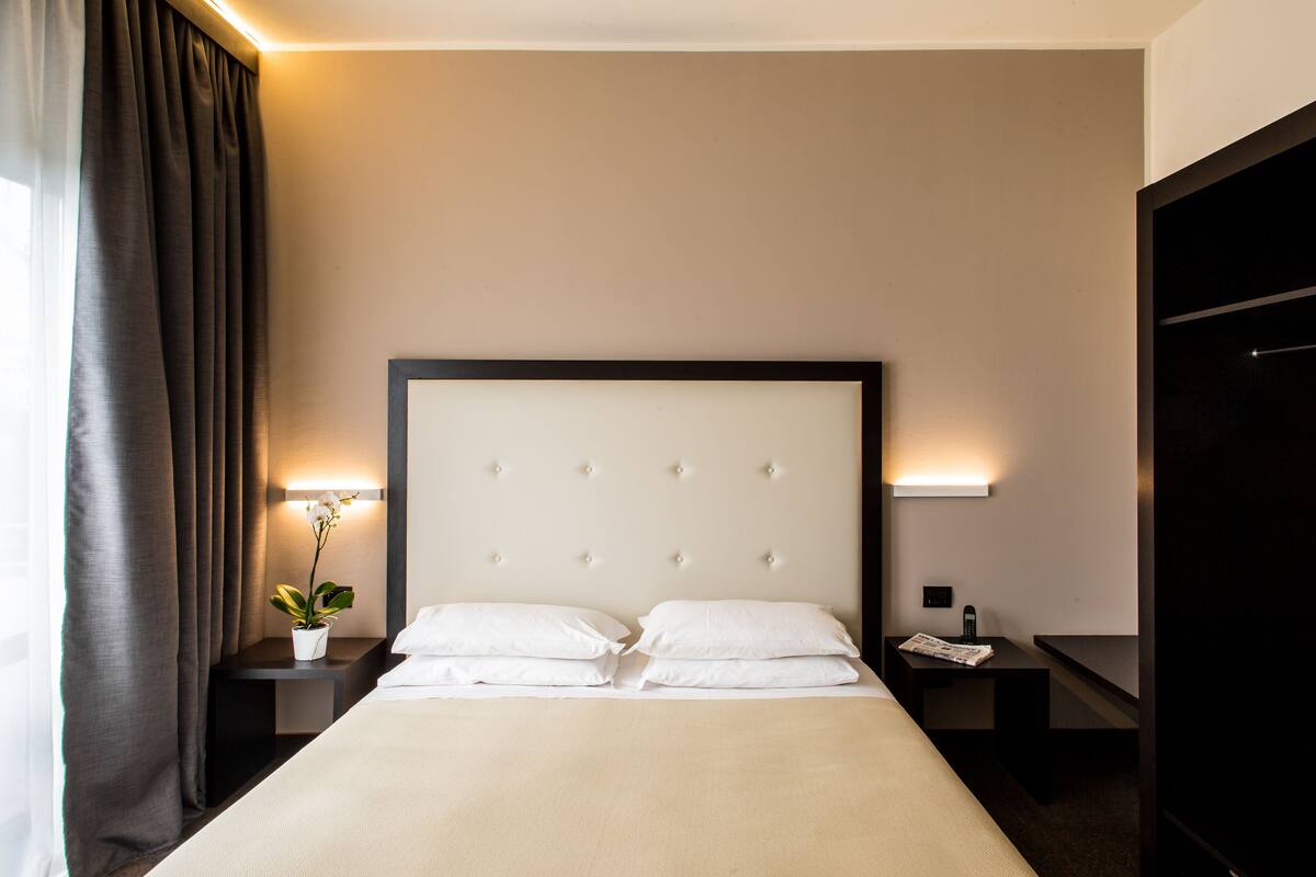 superior room | minibar, in-room safe, desk, laptop workspace