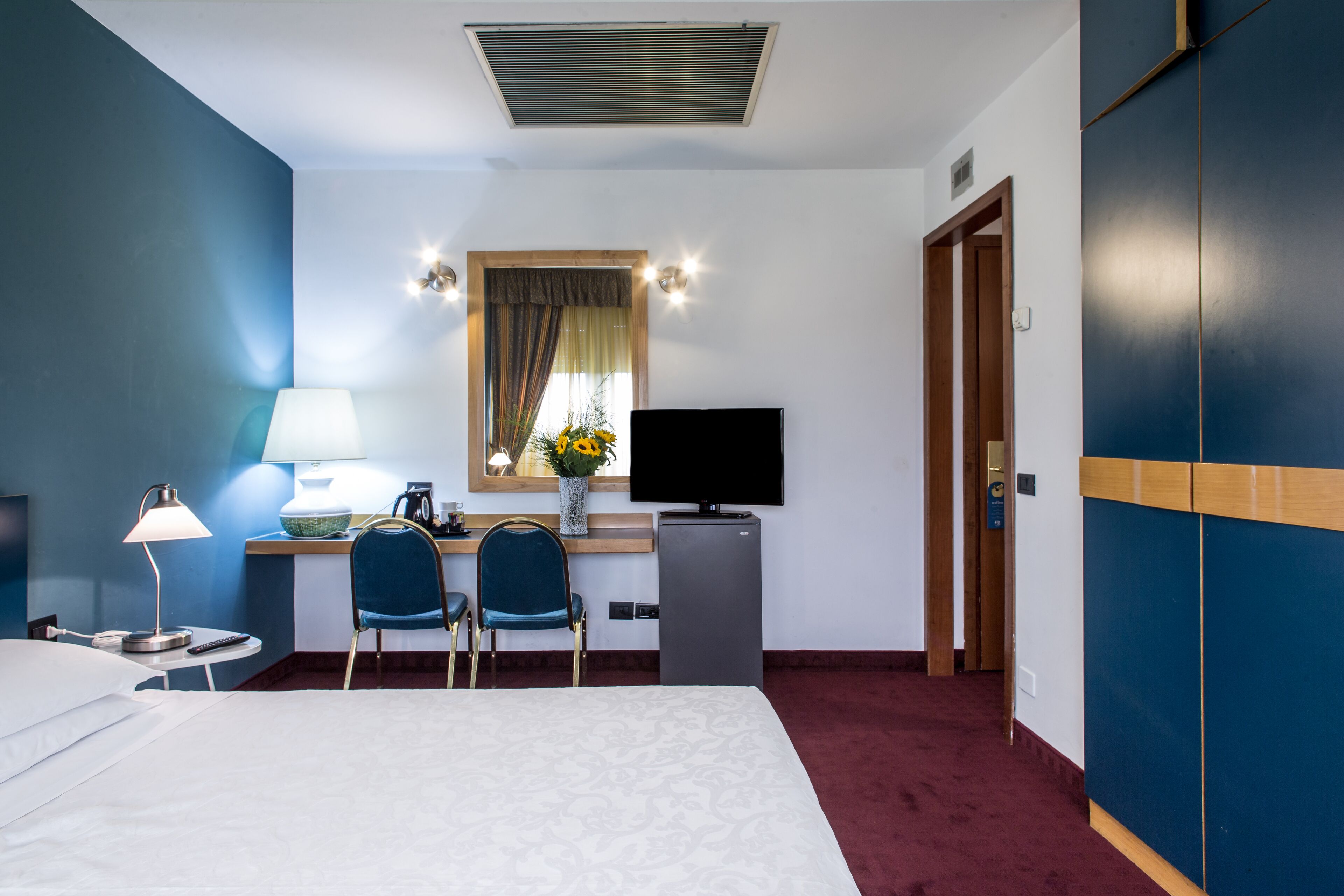 superior room | minibar, in-room safe, desk, laptop workspace