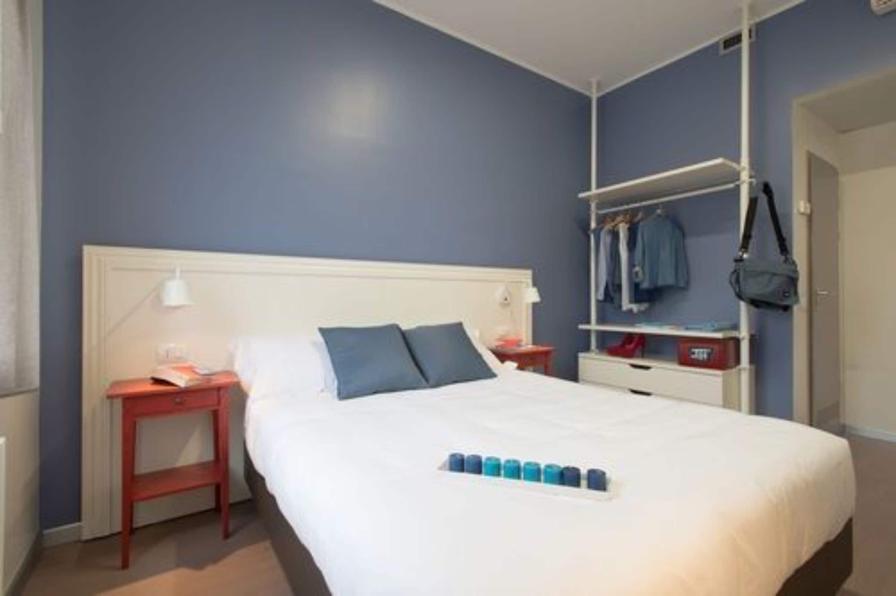 Down comforters, in-room safe, free WiFi, bed sheets