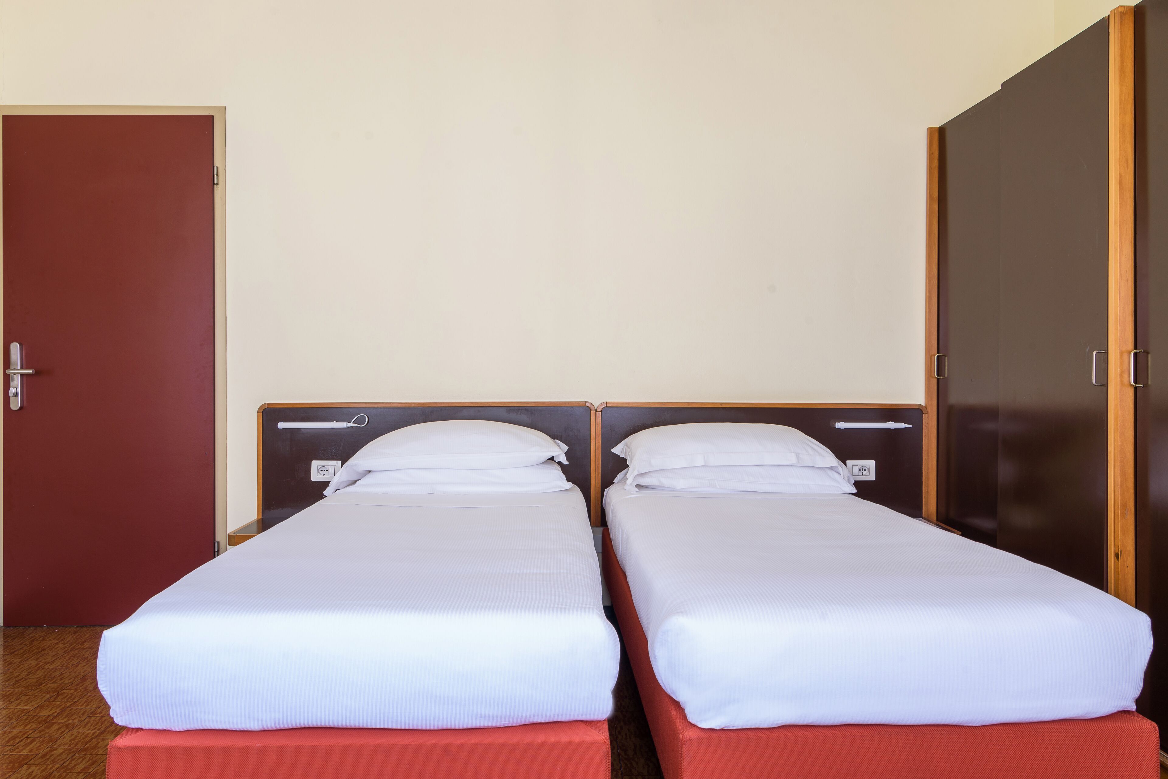 Down comforters, in-room safe, free WiFi, bed sheets