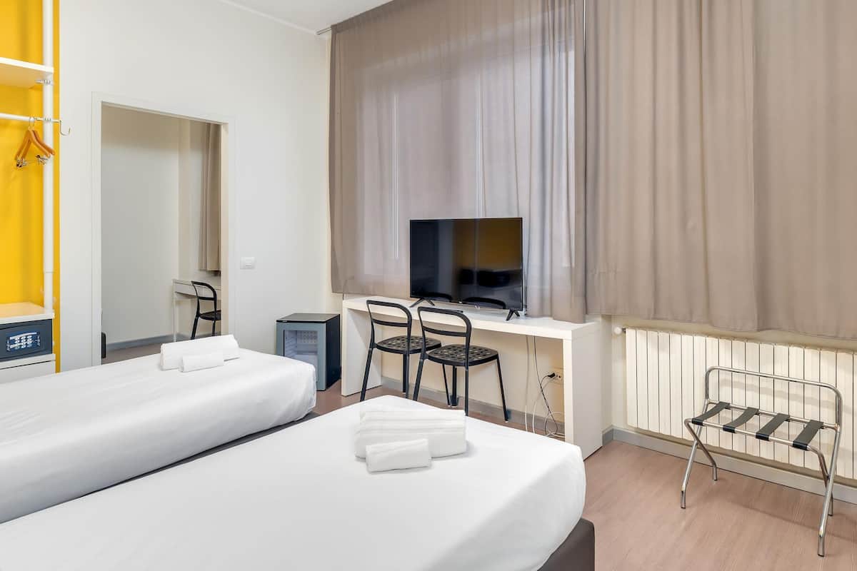 Standard Triple Room | Down comforters, in-room safe, free WiFi, bed sheets