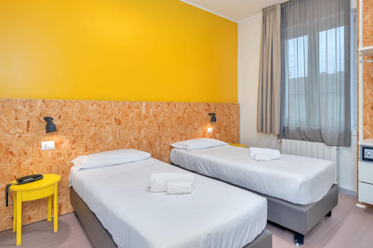 Standard Twin Room | Down comforters, in-room safe, free WiFi, bed sheets