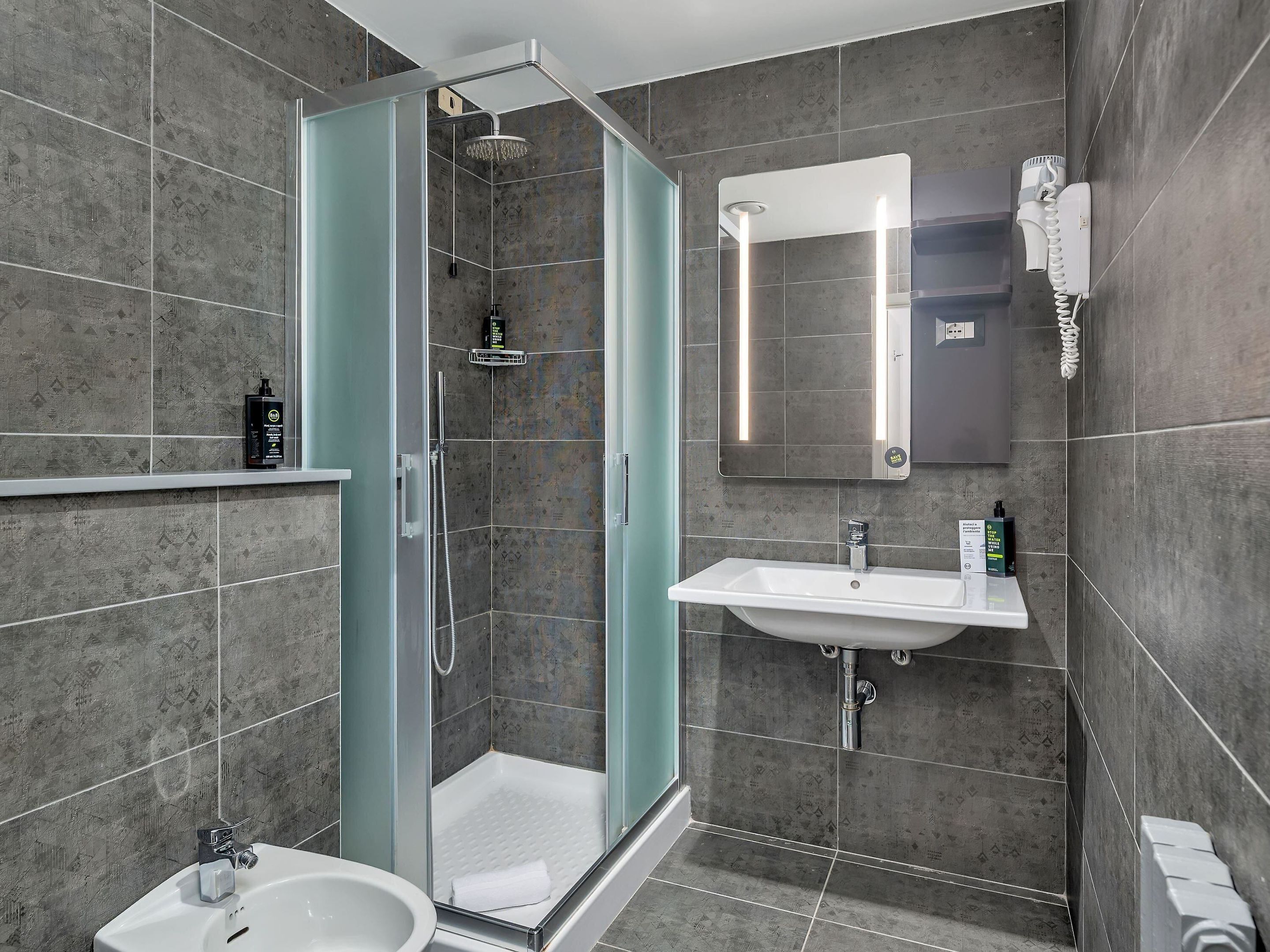 Economy-Zweibettzimmer | Badezimmer