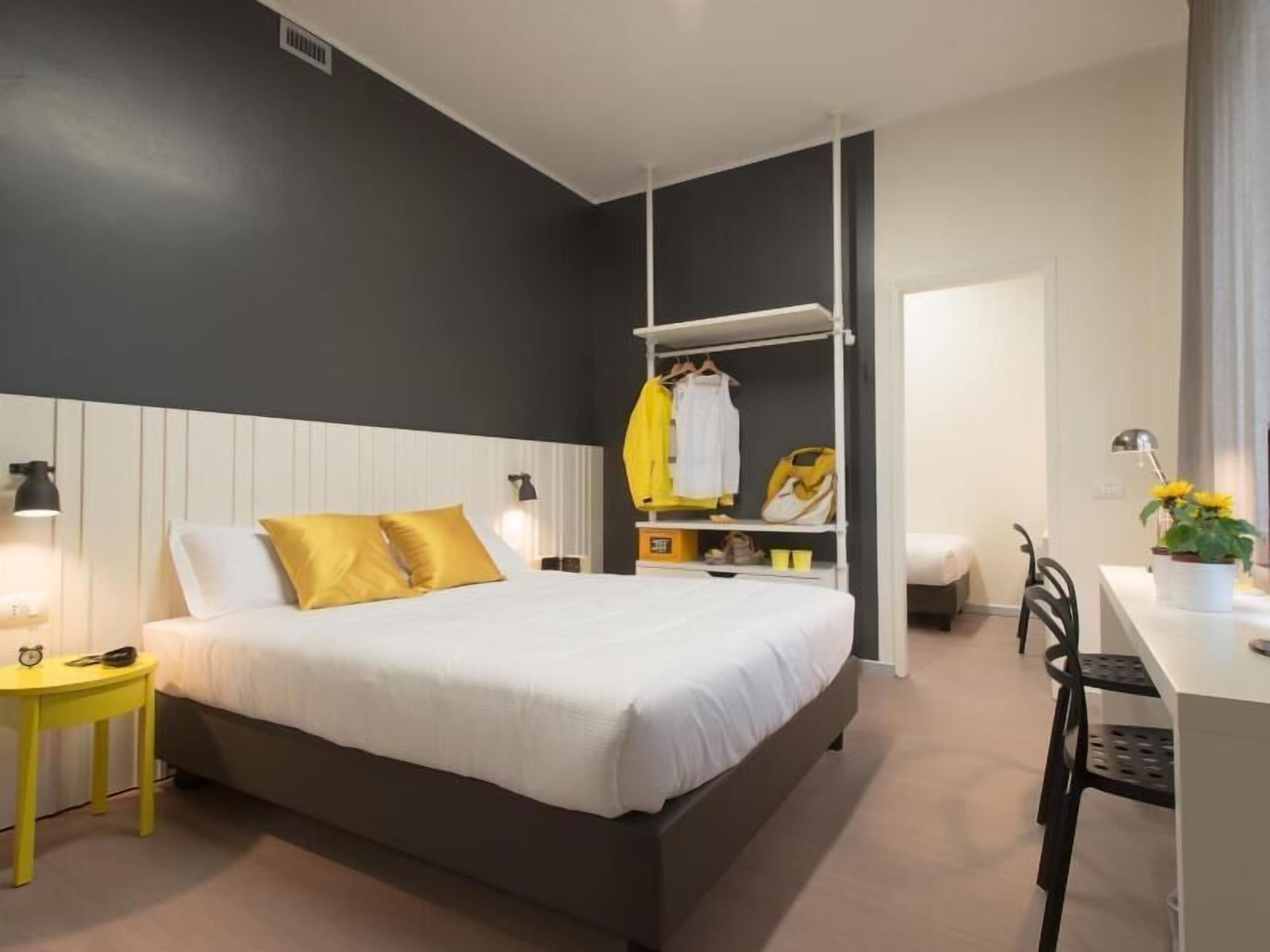 Down comforters, in-room safe, free WiFi, bed sheets