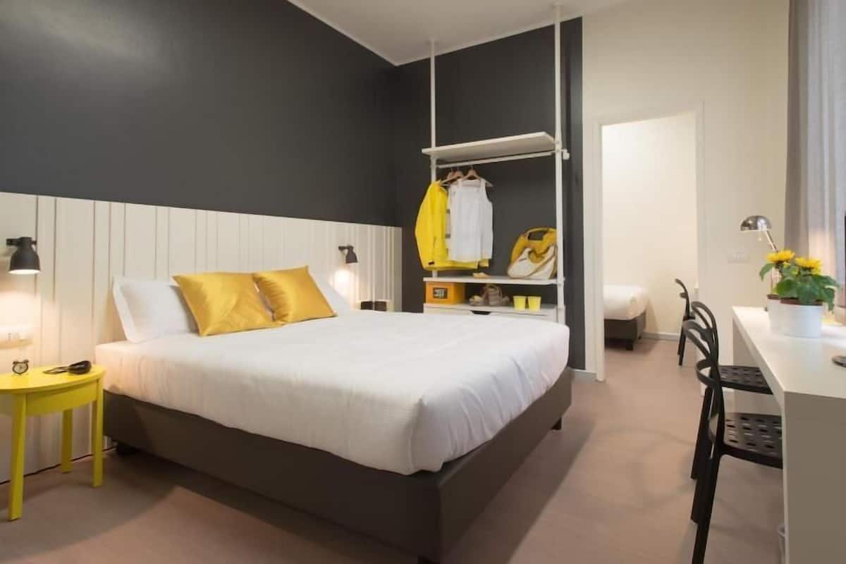 Down comforters, in-room safe, free WiFi, bed sheets