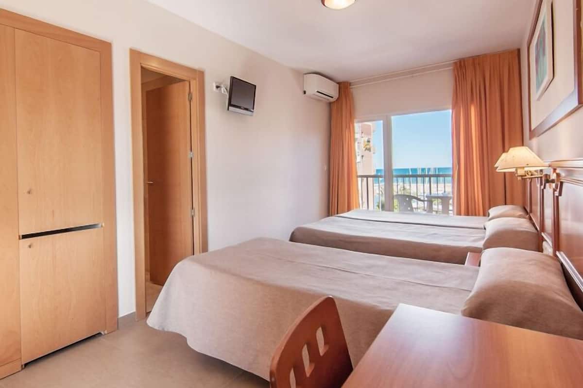 Een kluis op de kamer, een bureau, gratis babybedden, gratis wifi