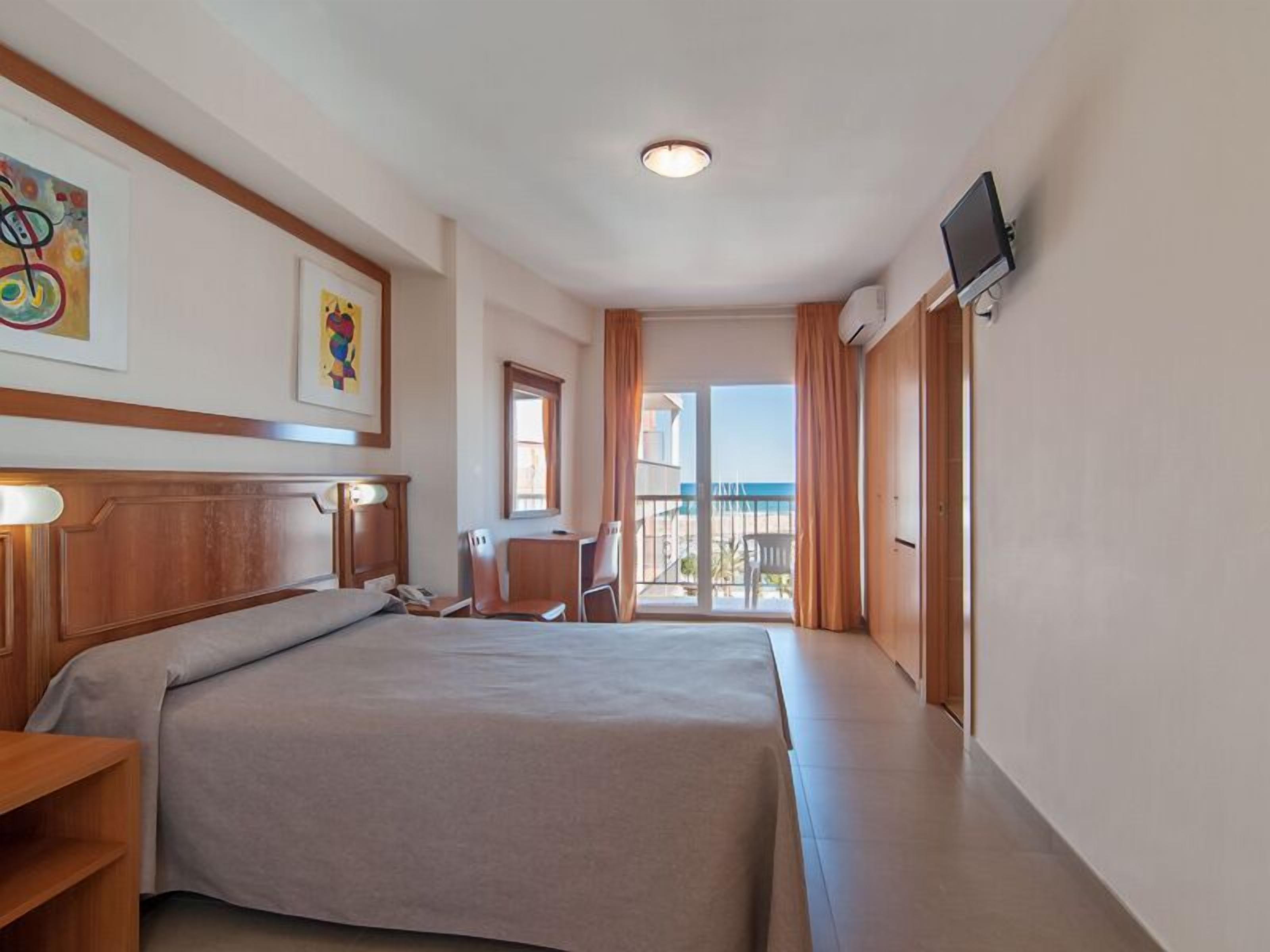 double room | in-room safe, desk, free cots/infant beds, free wifi