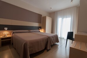 Kamar Triple | Brankas, meja kerja, tempat tidur bayi gratis, dan Wi-Fi gratis