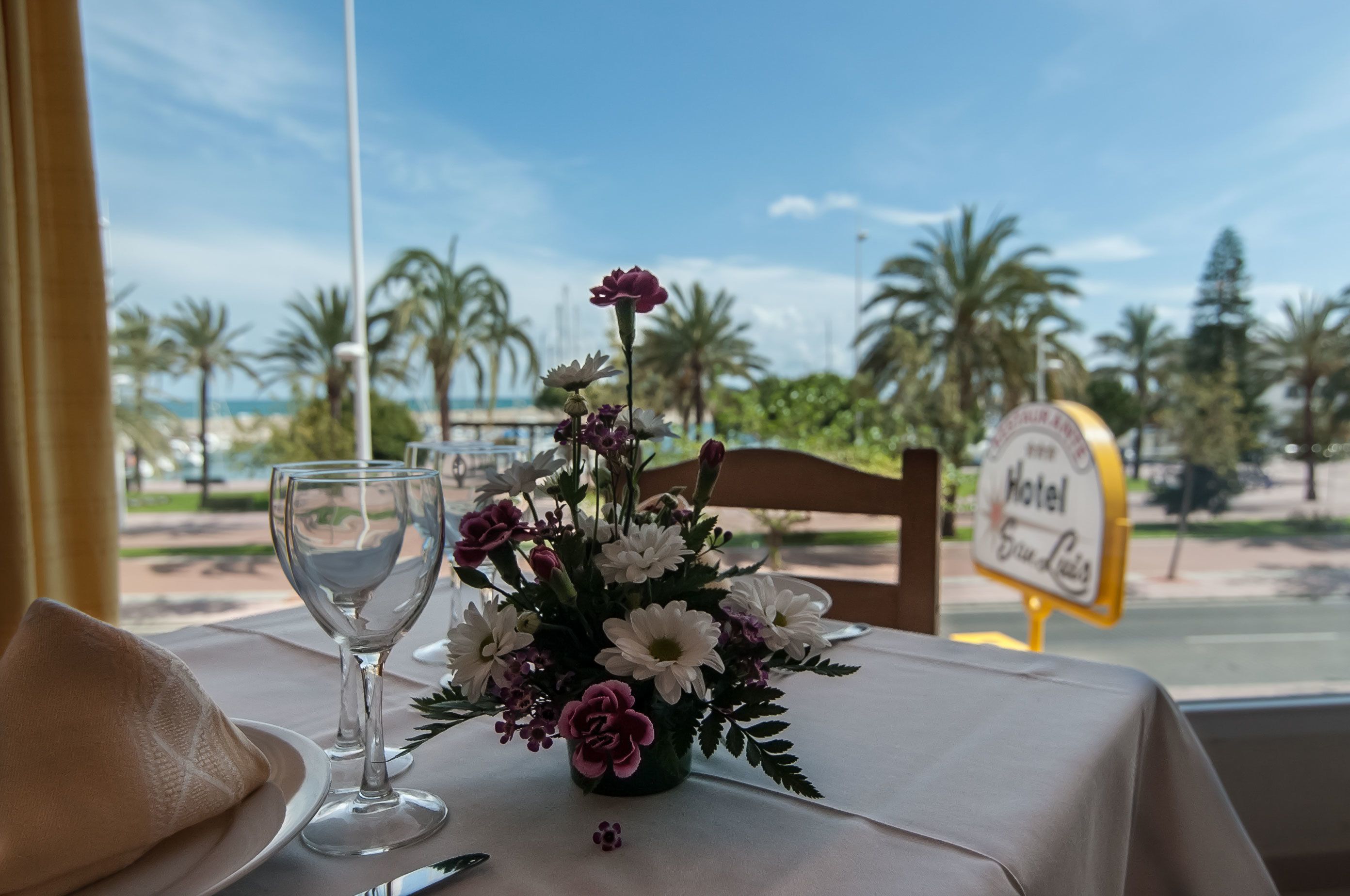 breakfast, lunch and dinner served