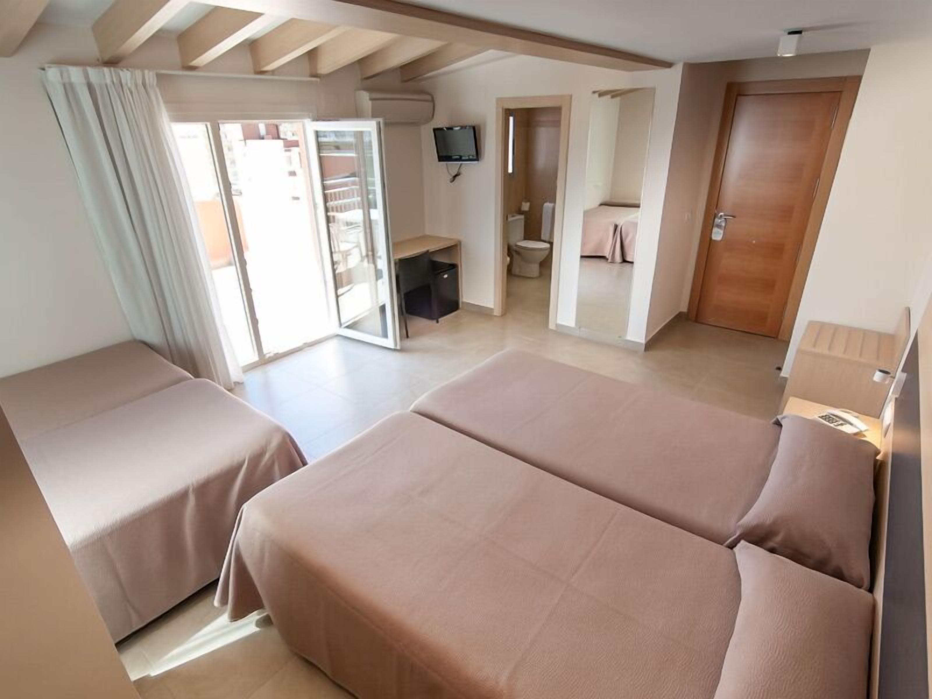 quadruple room | in-room safe, desk, free cots/infant beds, free wifi