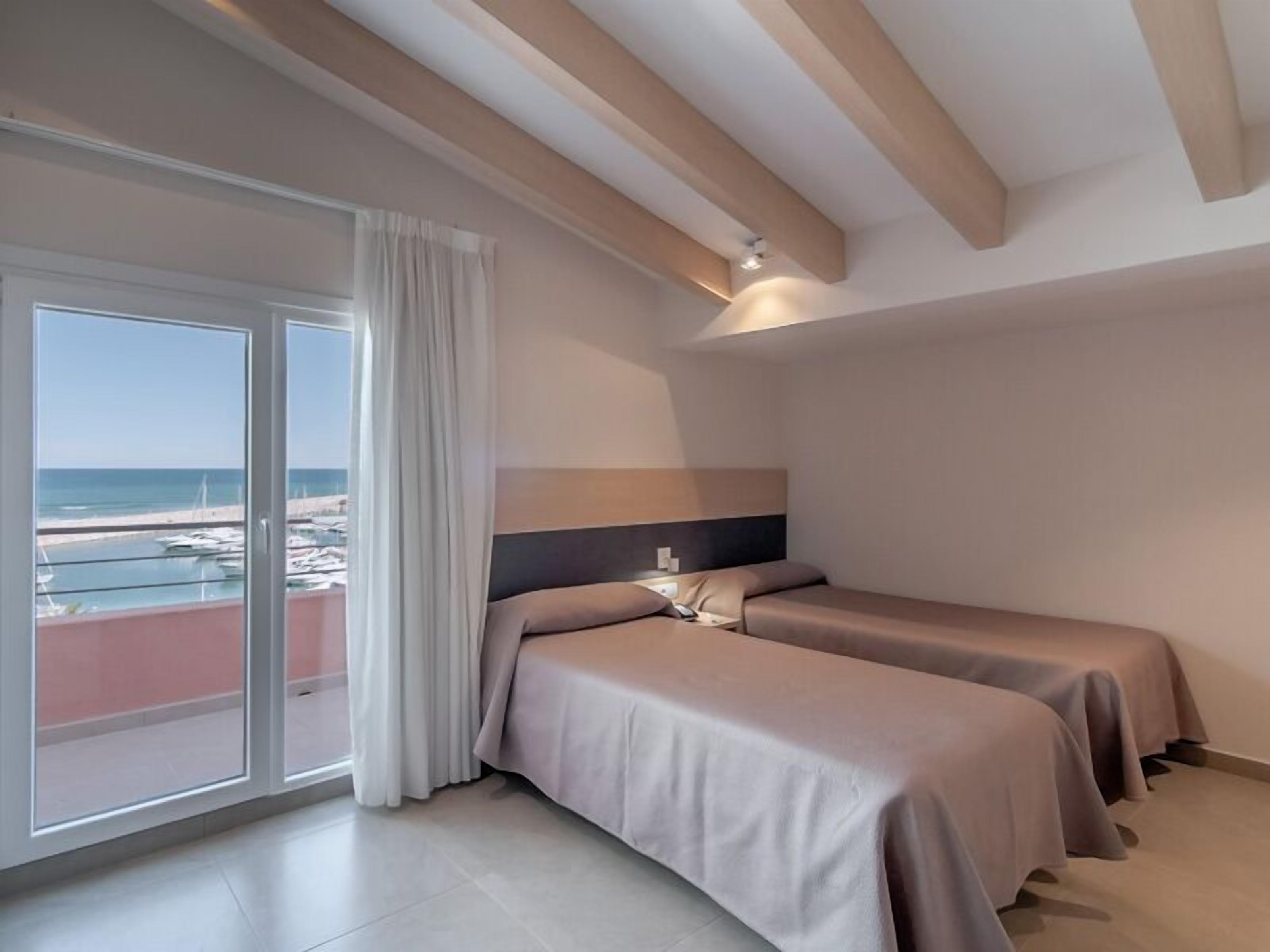 double room | in-room safe, desk, free cots/infant beds, free wifi