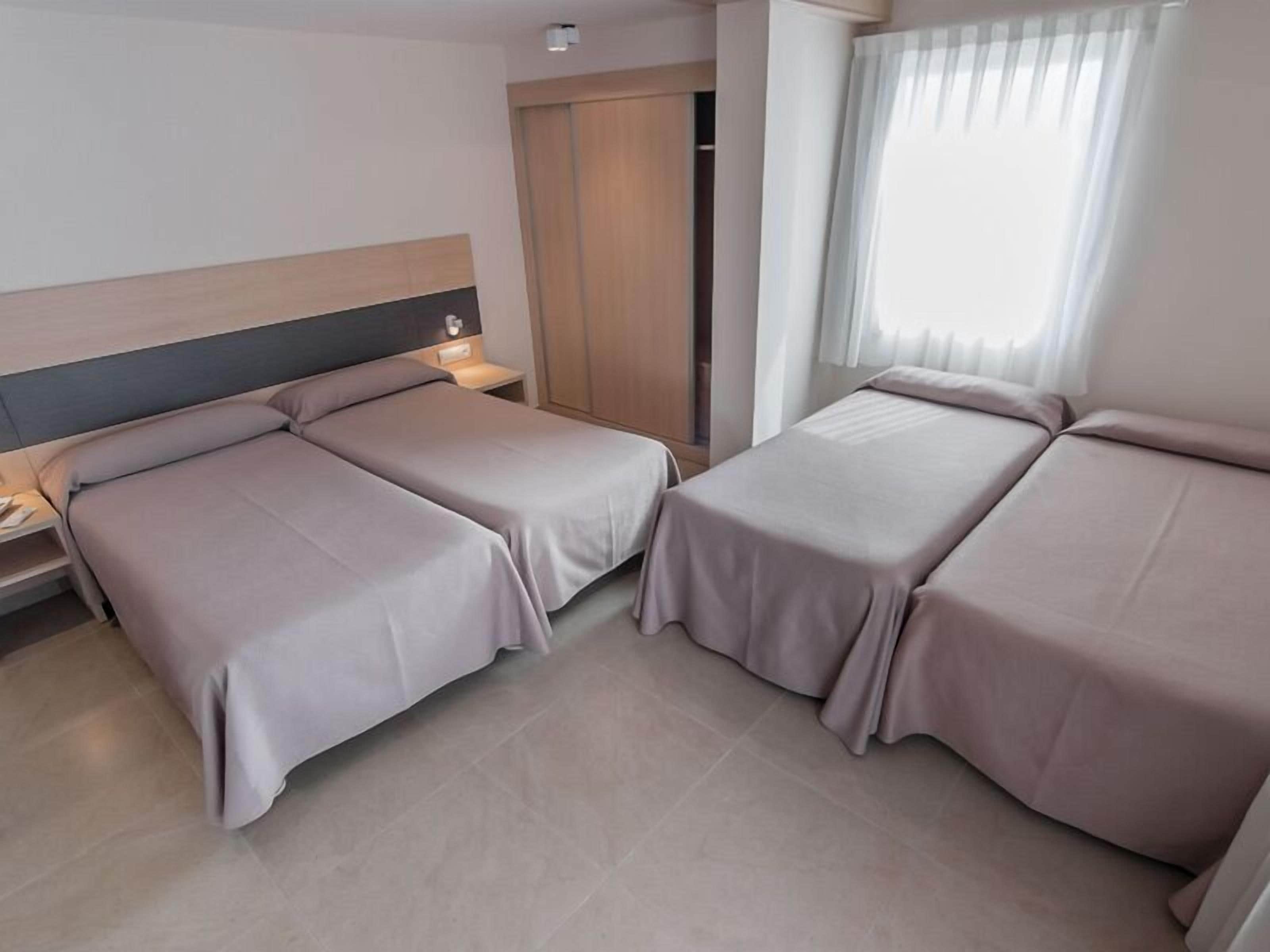 quadruple room | in-room safe, desk, free cots/infant beds, free wifi