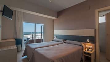 Habitación doble | Caja de seguridad en la habitación, escritorio y cunas gratuitas