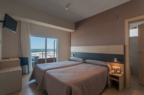 Kamar Double | Brankas, meja kerja, tempat tidur bayi gratis, dan Wi-Fi gratis