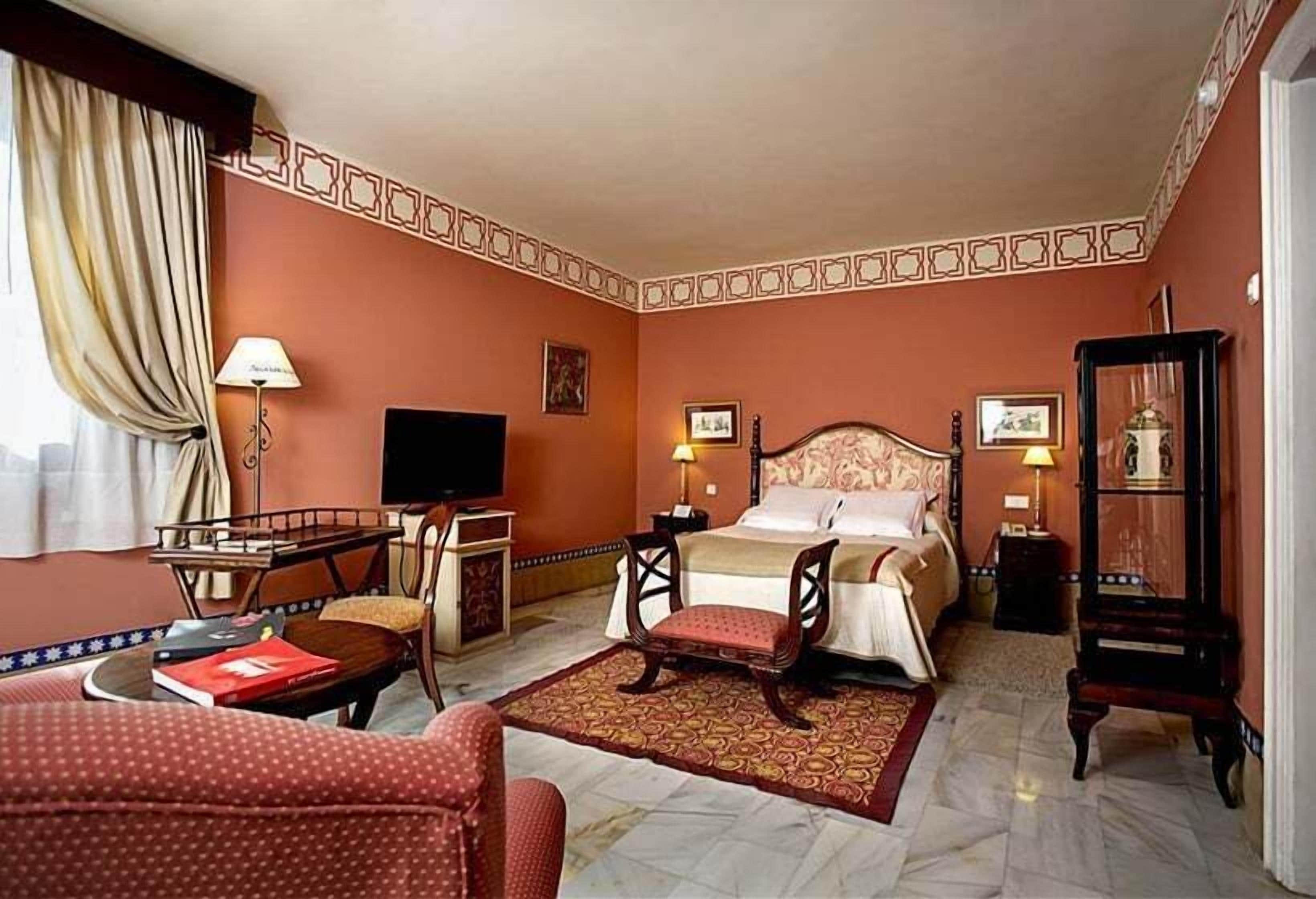 Luxe beddengoed, donzen dekbedden, een minibar, een kluis op de kamer