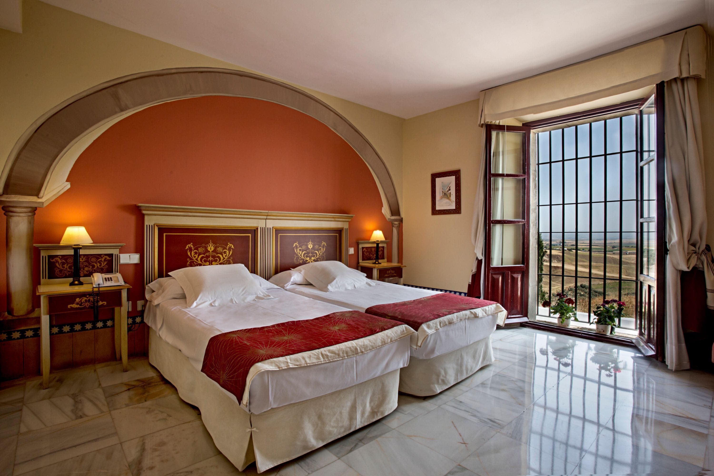 1 bedroom, premium bedding, down duvets, minibar