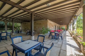 Outdoor dining - Hotel Las Batuecas (La Alberca)