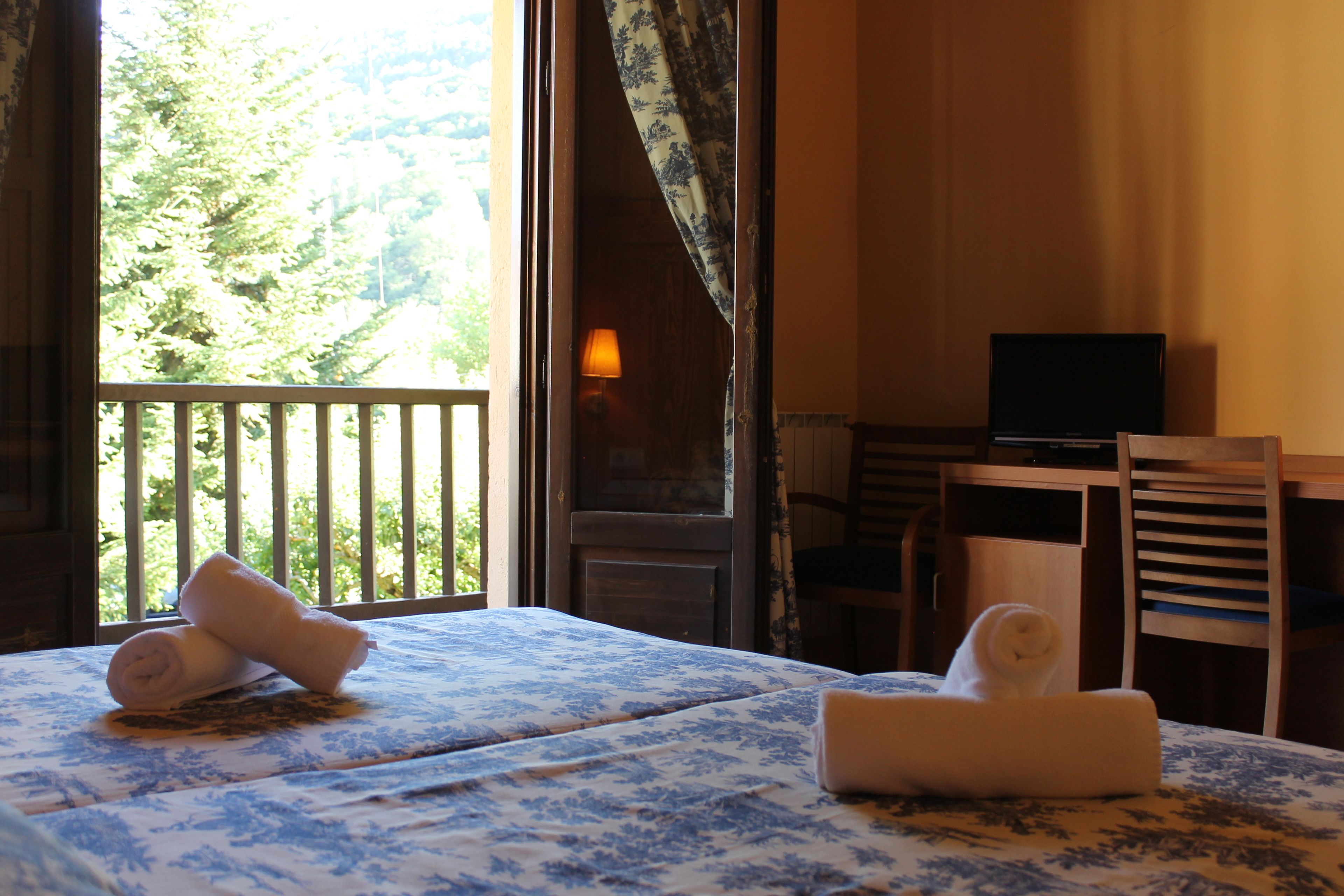 double room | in-room safe, desk, free wifi, bed sheets