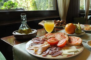 Daily buffet breakfast for a fee
