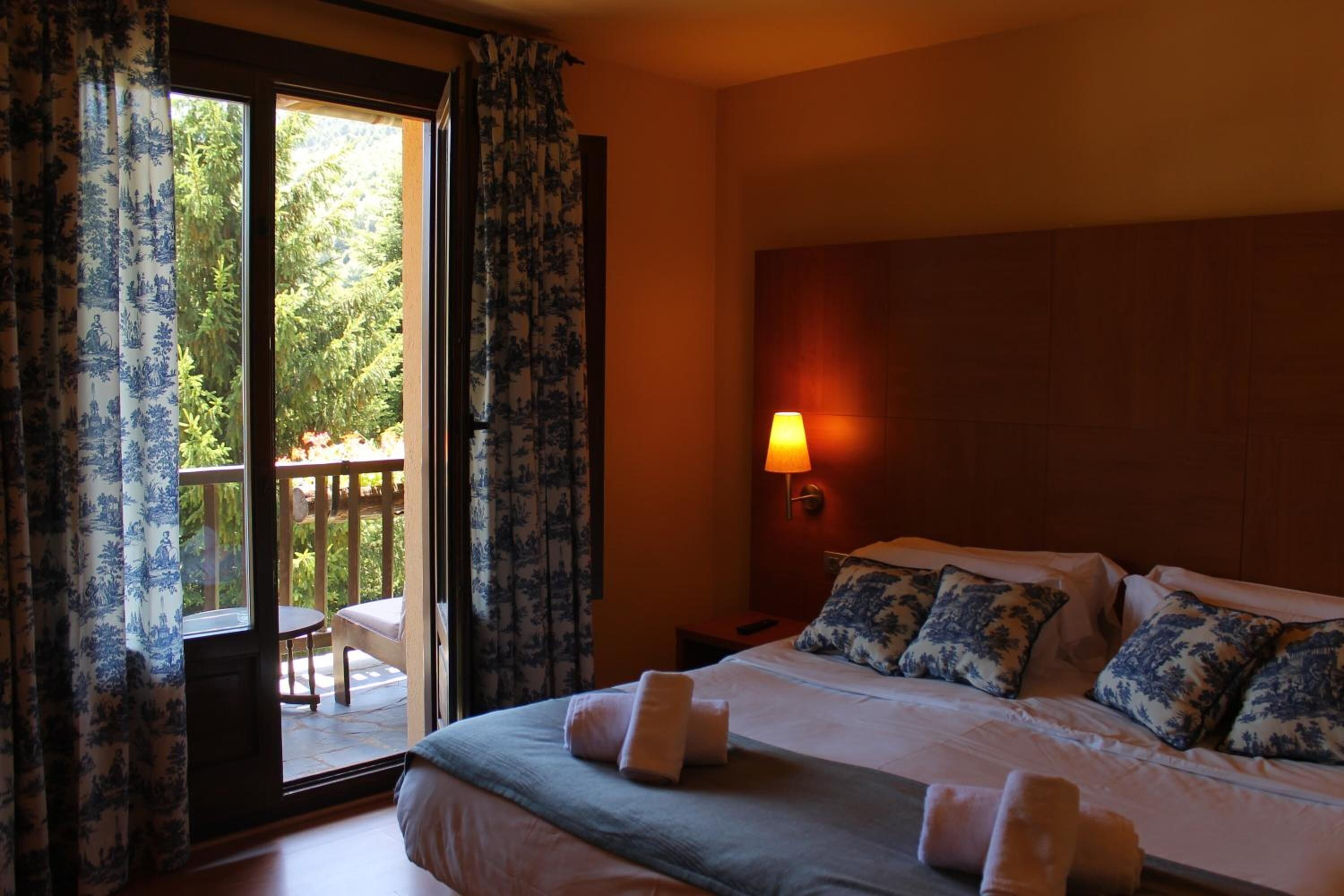 in-room safe, desk, free wifi, bed sheets