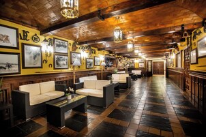 Una televisión de pantalla plana