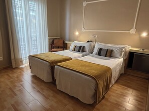 Habitación doble | Caja de seguridad en la habitación, wifi gratis y ropa de cama 