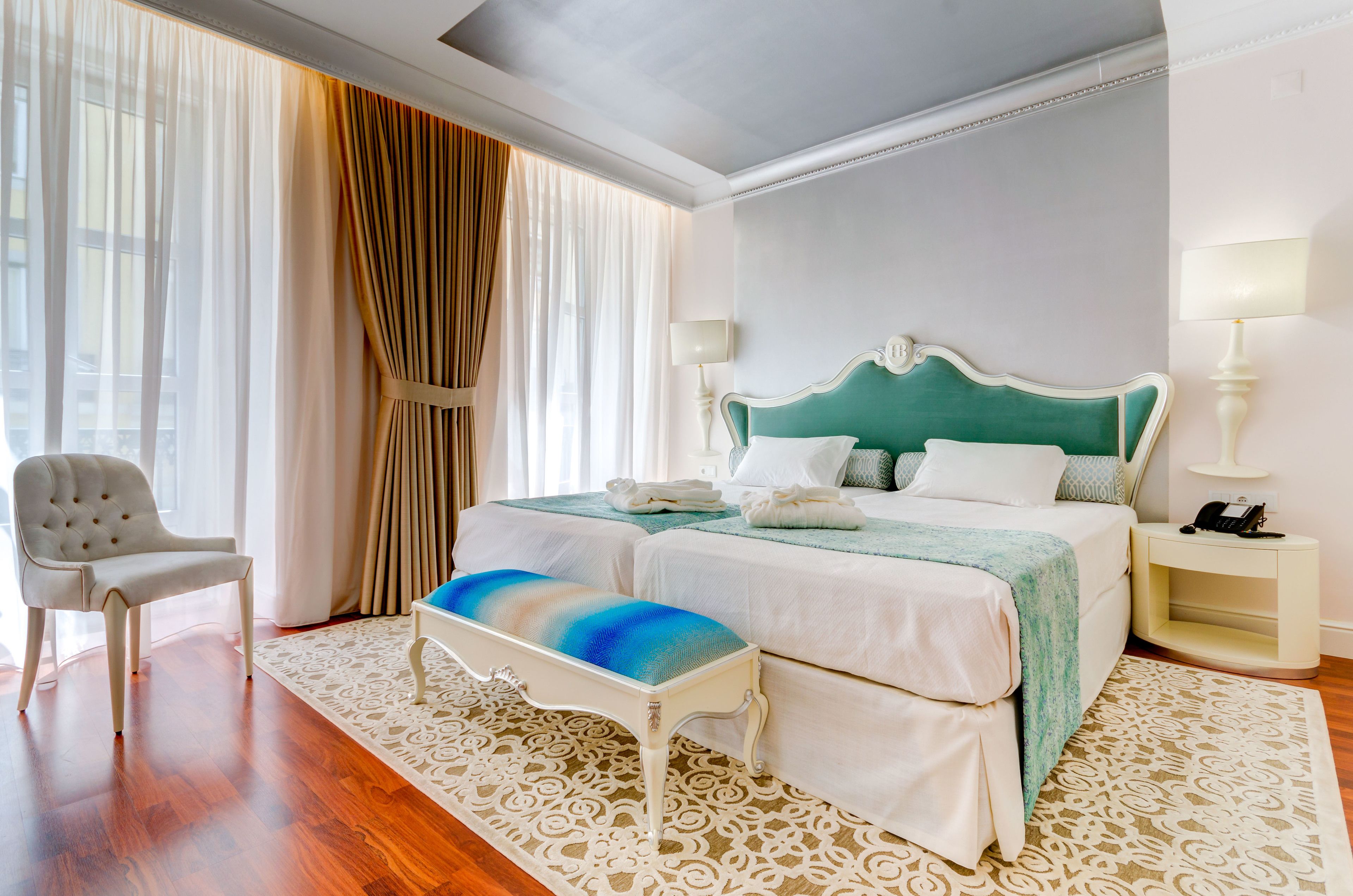 Caja de seguridad en la habitación, insonorización y wifi gratis 