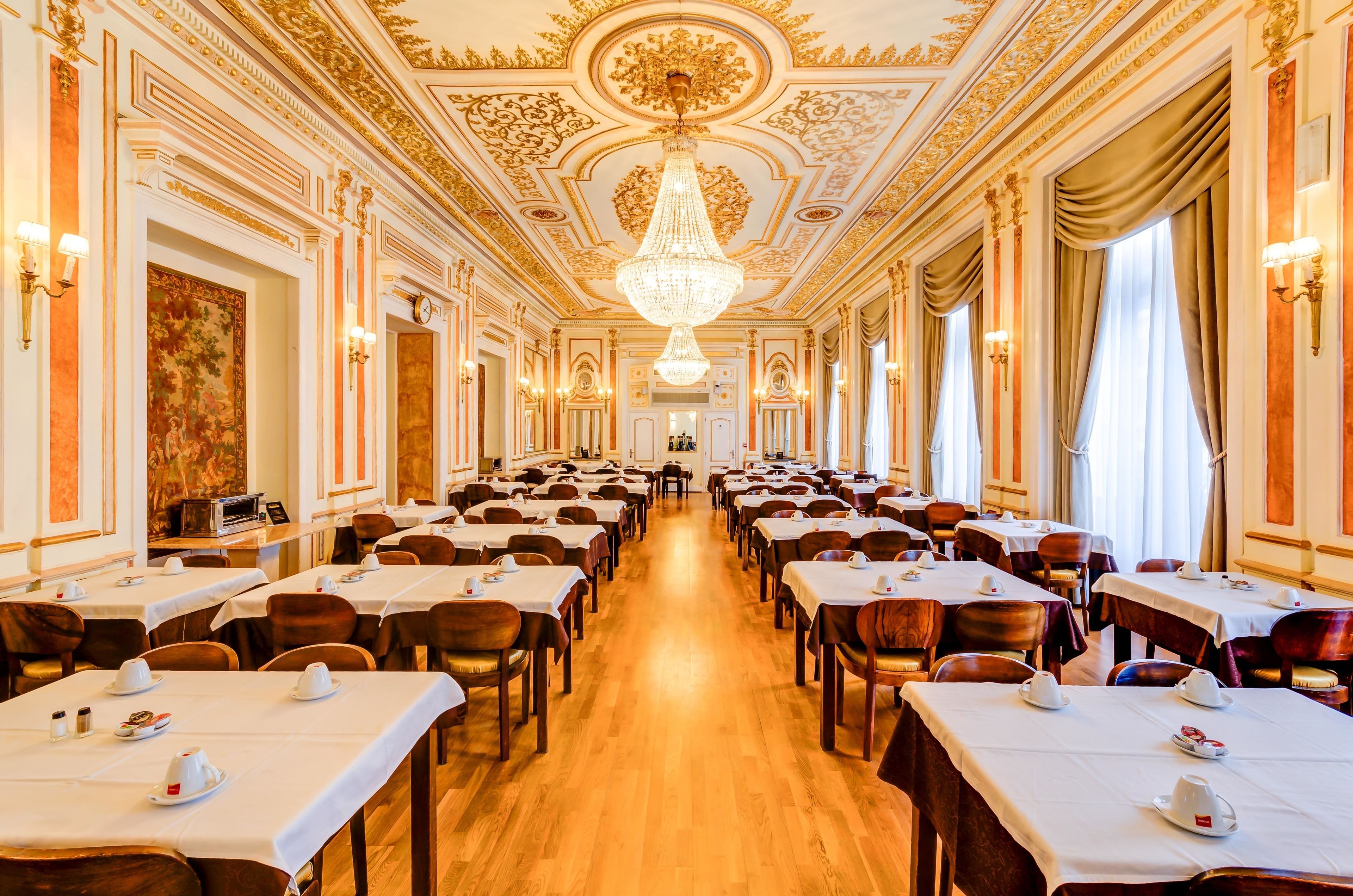 Petit déjeuner buffet servi tous les jours en supplément