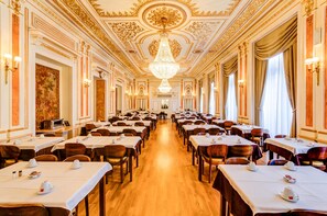 Daily buffet breakfast for a fee - Hotel Borges Chiado (Lisbon)