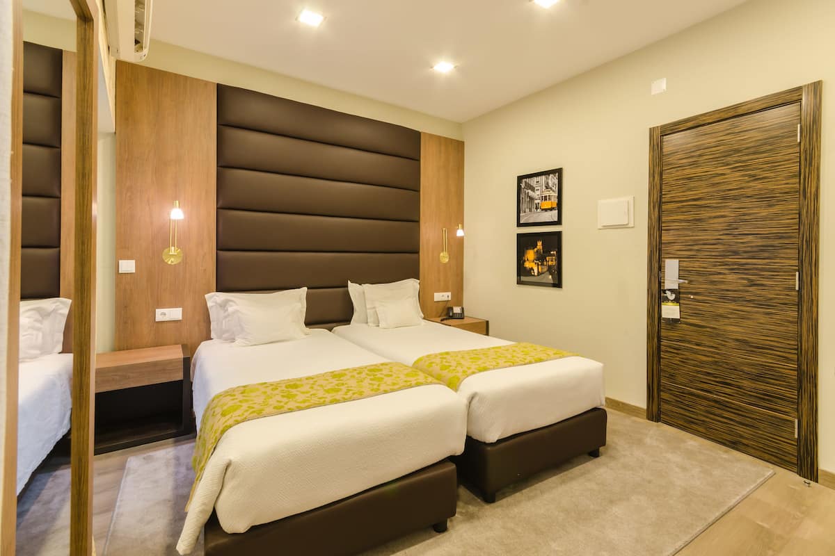 In-room safe, soundproofing, free WiFi, bed sheets